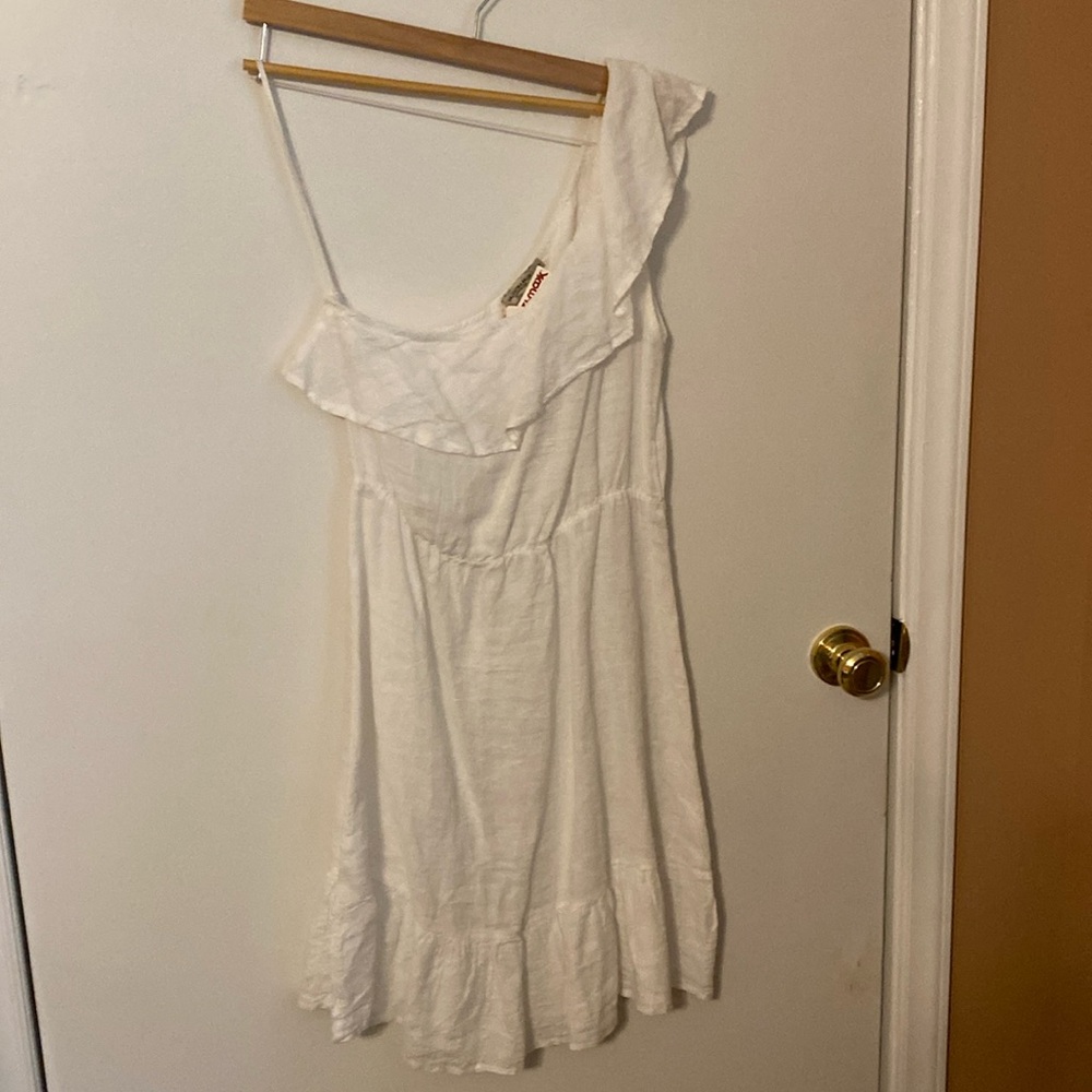 Off the shoulder linen like dress – white size small – great swimwear cover-up